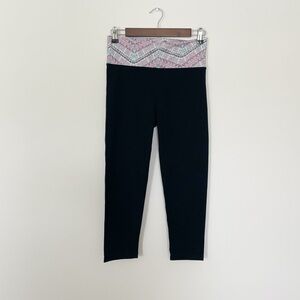 Victoria’s Secret Black Yoga Cropped Capri Leggings